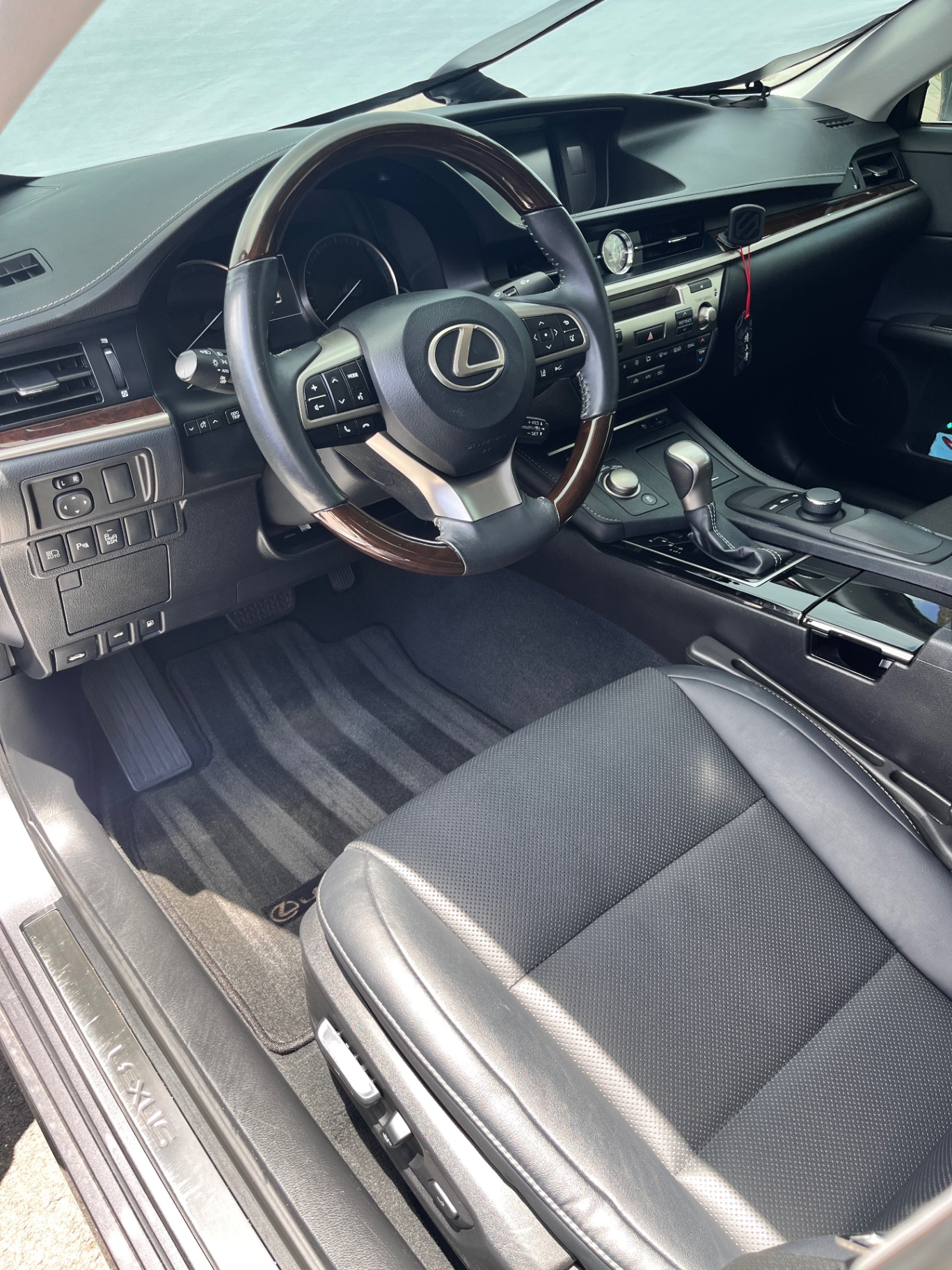 Lexus Detail